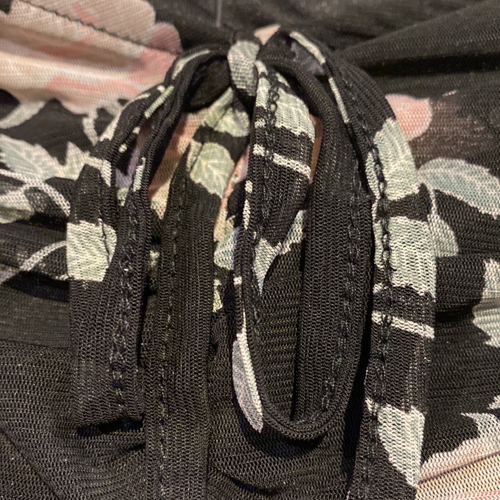 Poof New York Black Roses Floral Off the Shoulder Blouse Women’s Size Small NWT - Picture 2 of 5